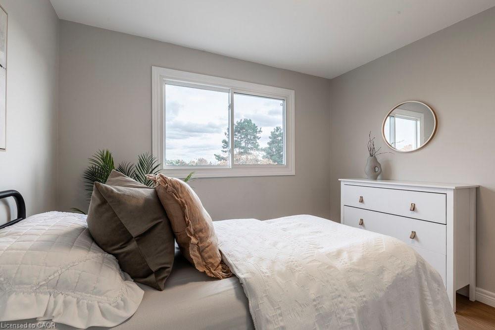 43-2050 Upper Middle Road, Burlington, ON - Indoor Photo Showing Bedroom