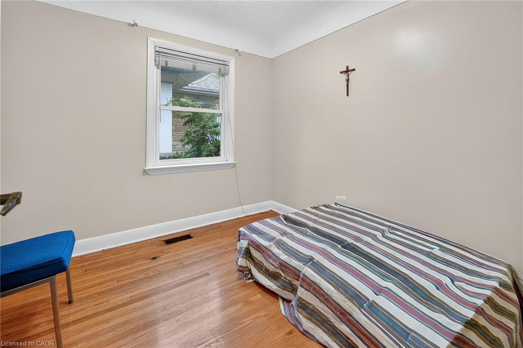 292 Glenholme Avenue, Hamilton, ON - Indoor Photo Showing Bedroom