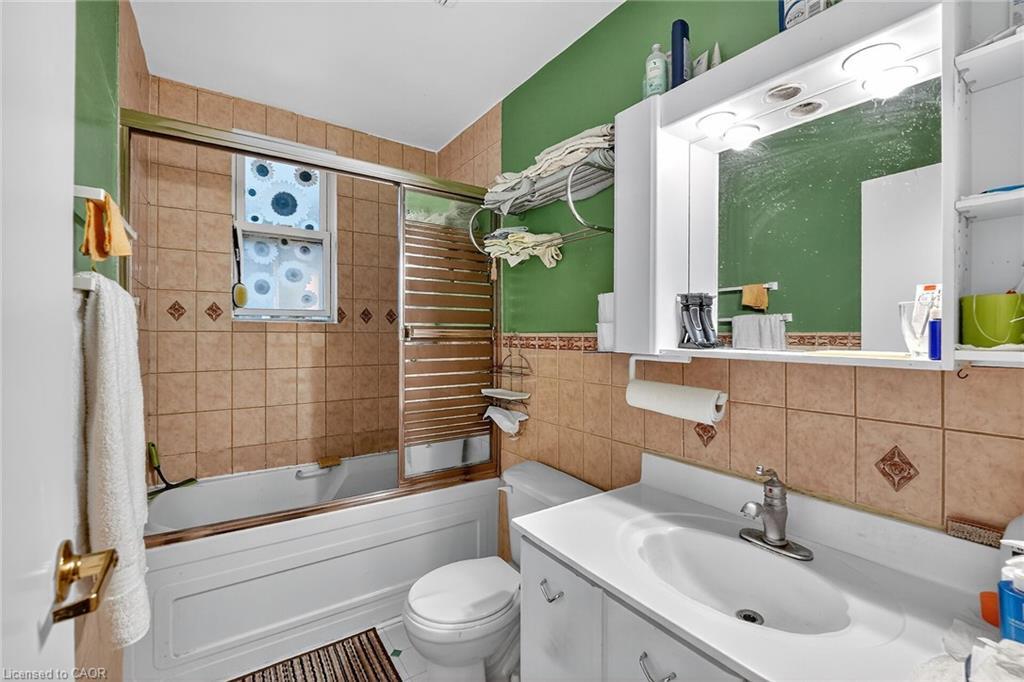 292 Glenholme Avenue, Hamilton, ON - Indoor Photo Showing Bathroom
