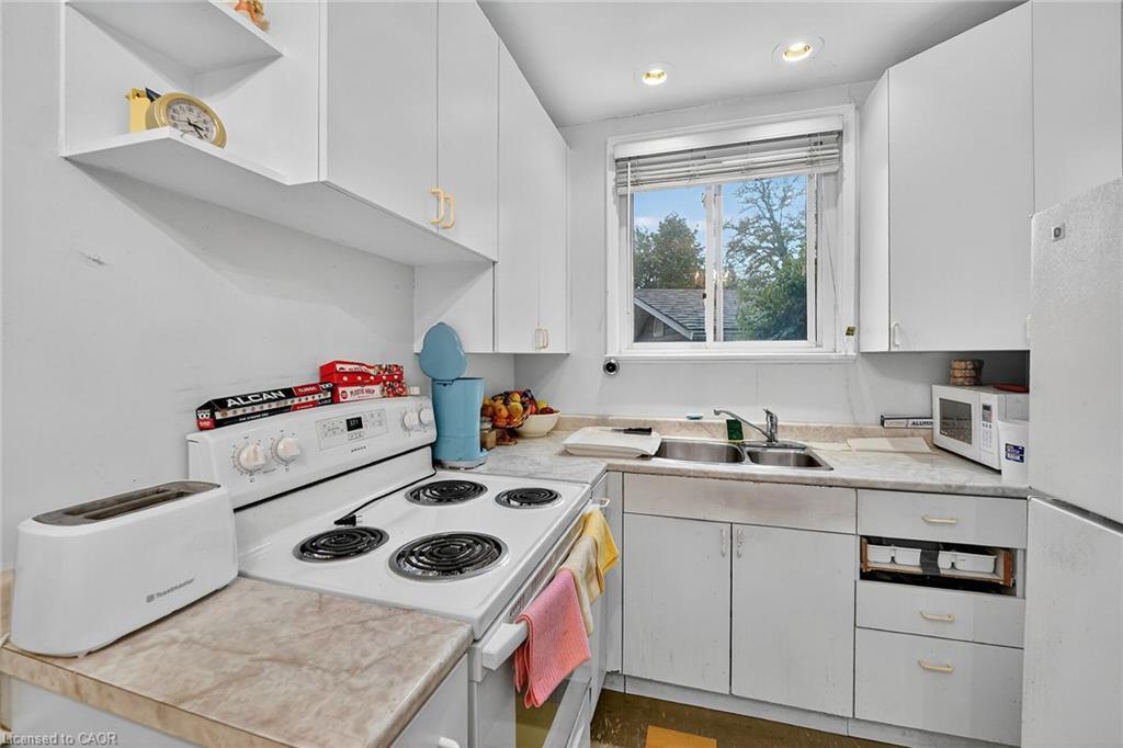 292 Glenholme Avenue, Hamilton, ON - Indoor Photo Showing Kitchen With Double Sink