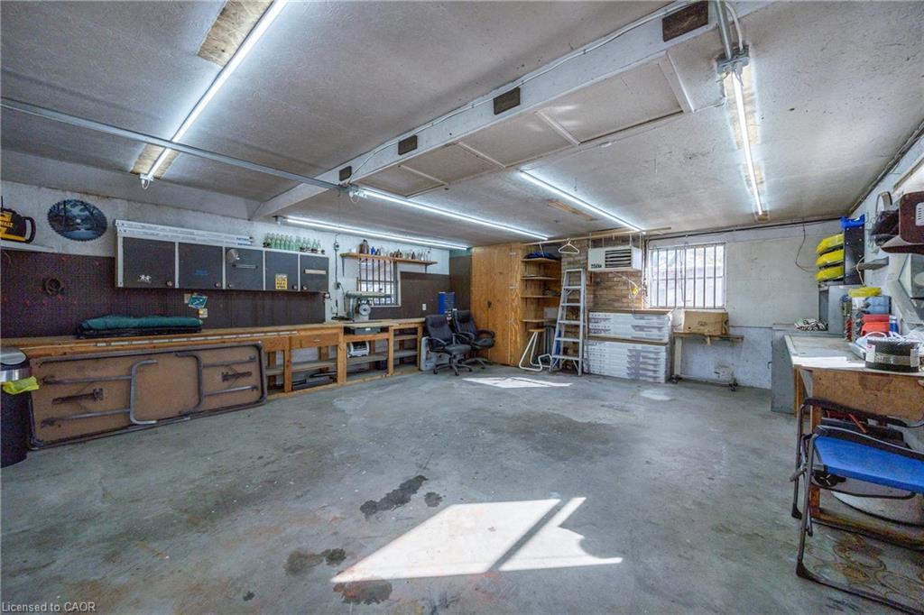 224 King Hiram Street, Ingersoll, ON - Indoor Photo Showing Garage