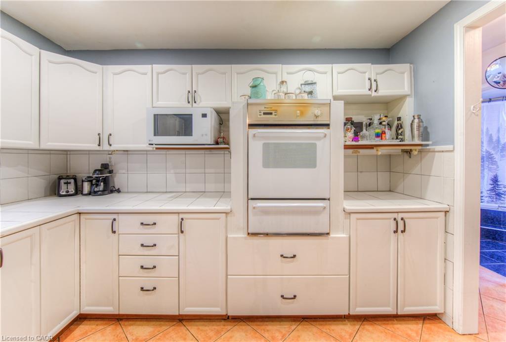 495 Melvin Avenue, Hamilton, ON - Indoor Photo Showing Kitchen