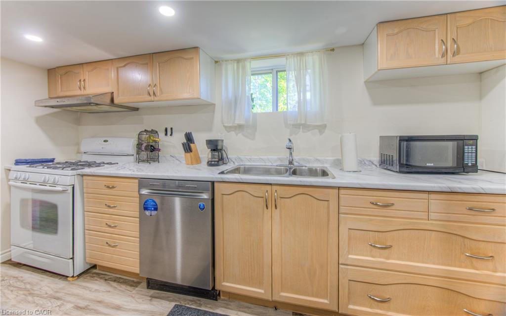 495 Melvin Avenue, Hamilton, ON - Indoor Photo Showing Kitchen With Double Sink