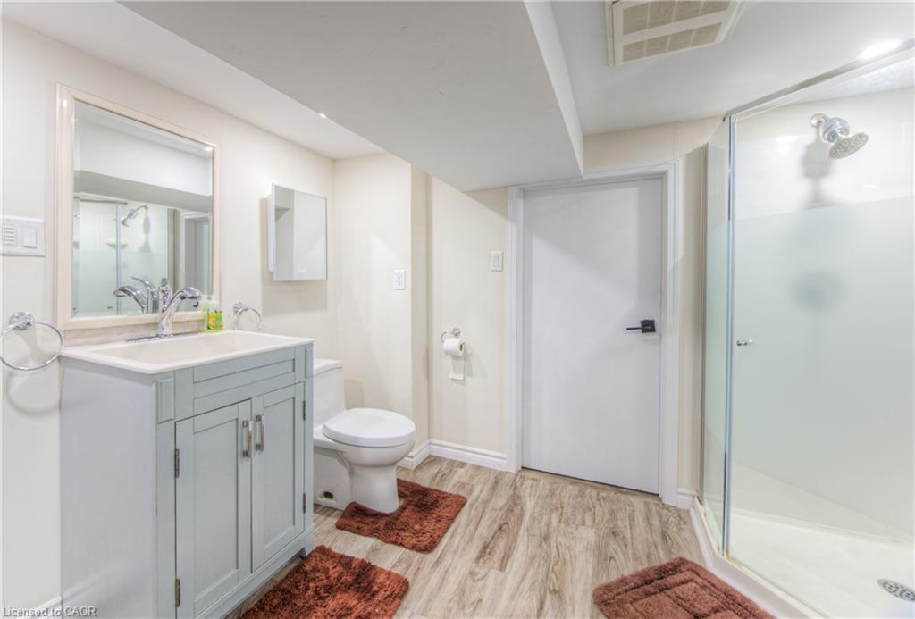 495 Melvin Avenue, Hamilton, ON - Indoor Photo Showing Bathroom