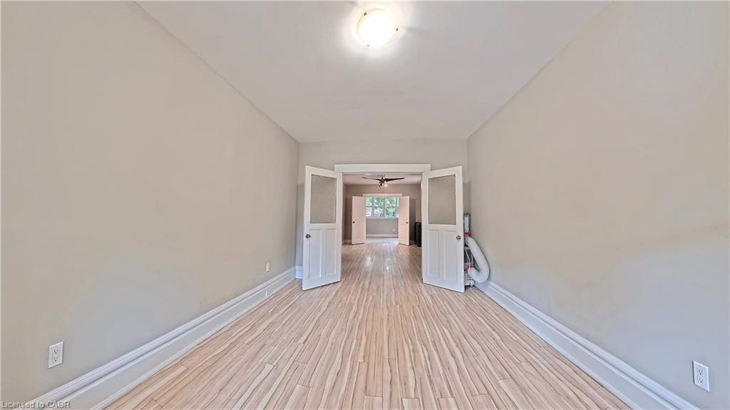25 Spadina Avenue, Hamilton, ON - Indoor Photo Showing Other Room