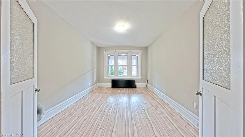 25 Spadina Avenue, Hamilton, ON - Indoor Photo Showing Other Room