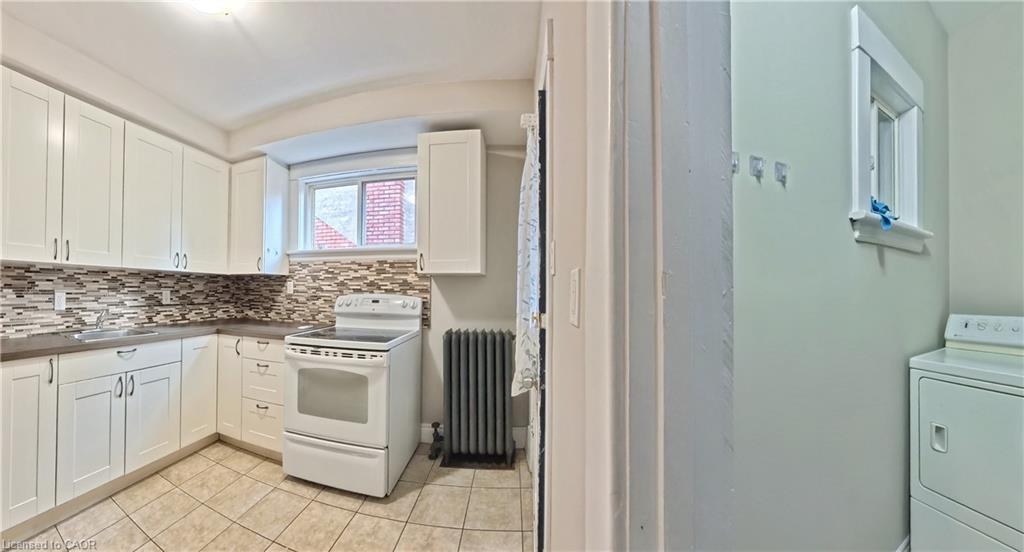 25 Spadina Avenue, Hamilton, ON - Indoor Photo Showing Laundry Room