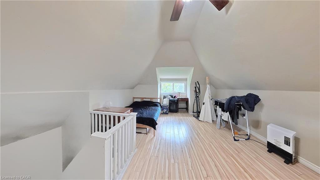 25 Spadina Avenue, Hamilton, ON - Indoor Photo Showing Other Room