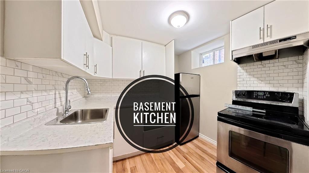 25 Spadina Avenue, Hamilton, ON - Indoor Photo Showing Kitchen
