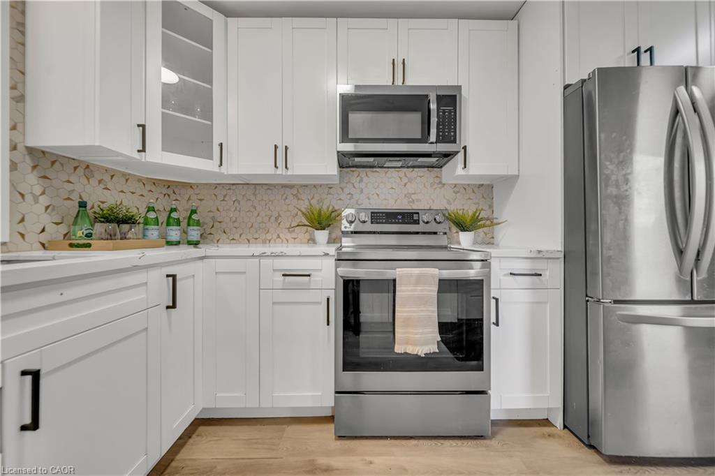 1717 Severn Avenue, Cambridge, ON - Indoor Photo Showing Kitchen With Stainless Steel Kitchen With Upgraded Kitchen