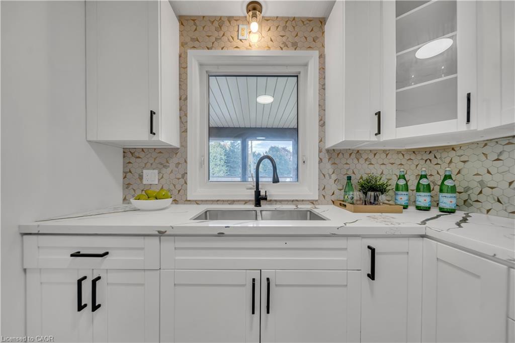 1717 Severn Avenue, Cambridge, ON - Indoor Photo Showing Kitchen With Double Sink
