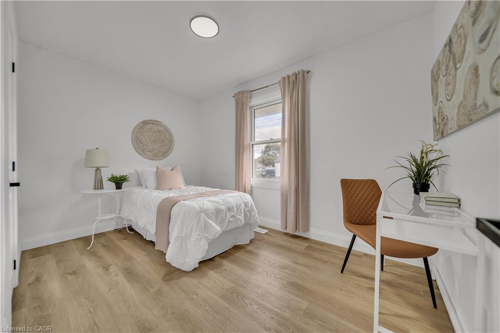 1717 Severn Avenue, Cambridge, ON - Indoor Photo Showing Bedroom