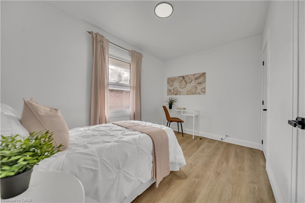 1717 Severn Avenue, Cambridge, ON - Indoor Photo Showing Bedroom