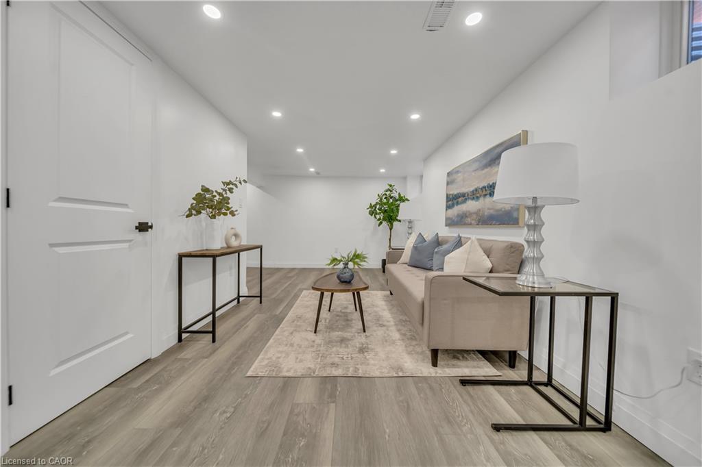 1717 Severn Avenue, Cambridge, ON - Indoor Photo Showing Other Room