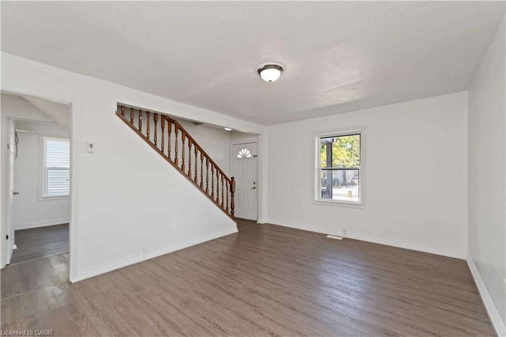 1788 Barton Street E, Hamilton, ON - Indoor Photo Showing Other Room