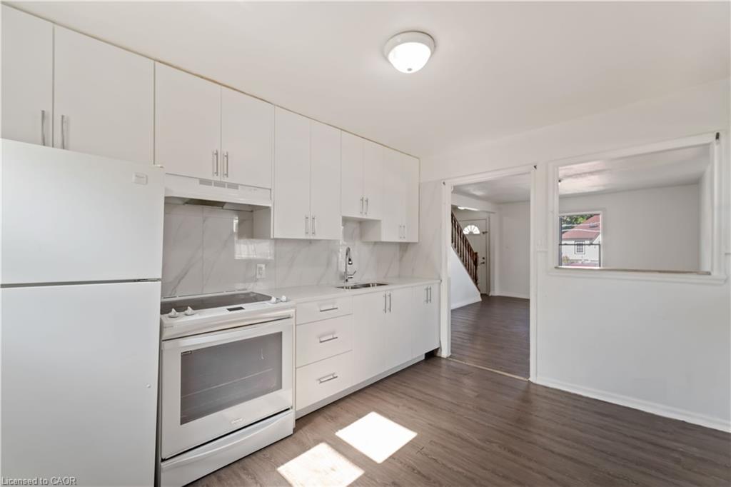 1788 Barton Street E, Hamilton, ON - Indoor Photo Showing Kitchen
