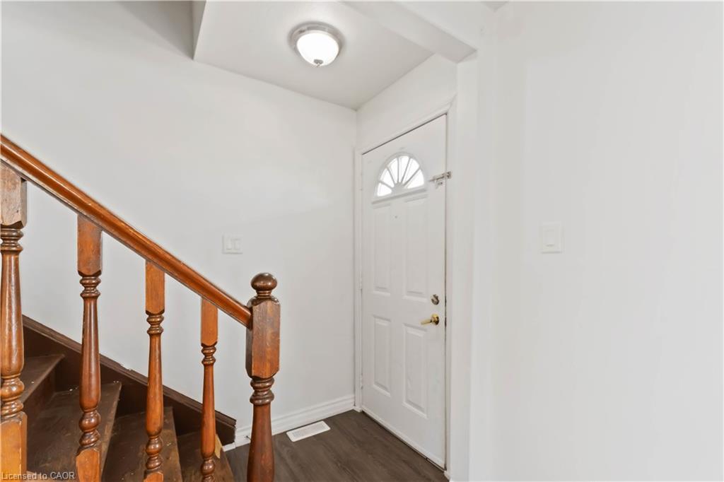 1788 Barton Street E, Hamilton, ON - Indoor Photo Showing Other Room