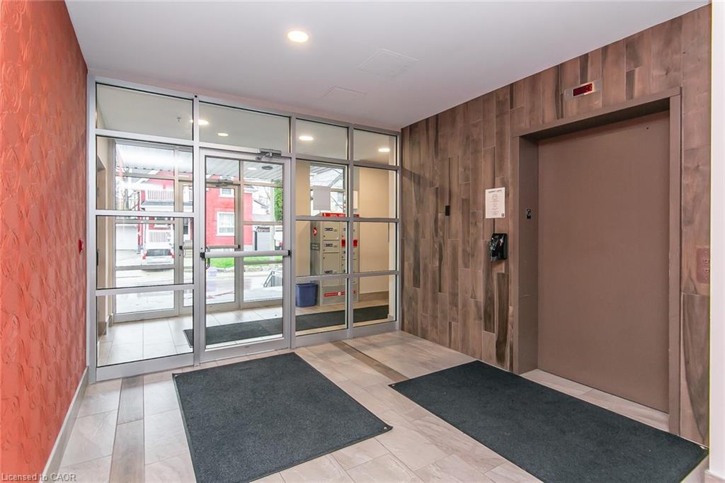 211-165 Duke Street E, Kitchener, ON - Indoor Photo Showing Other Room