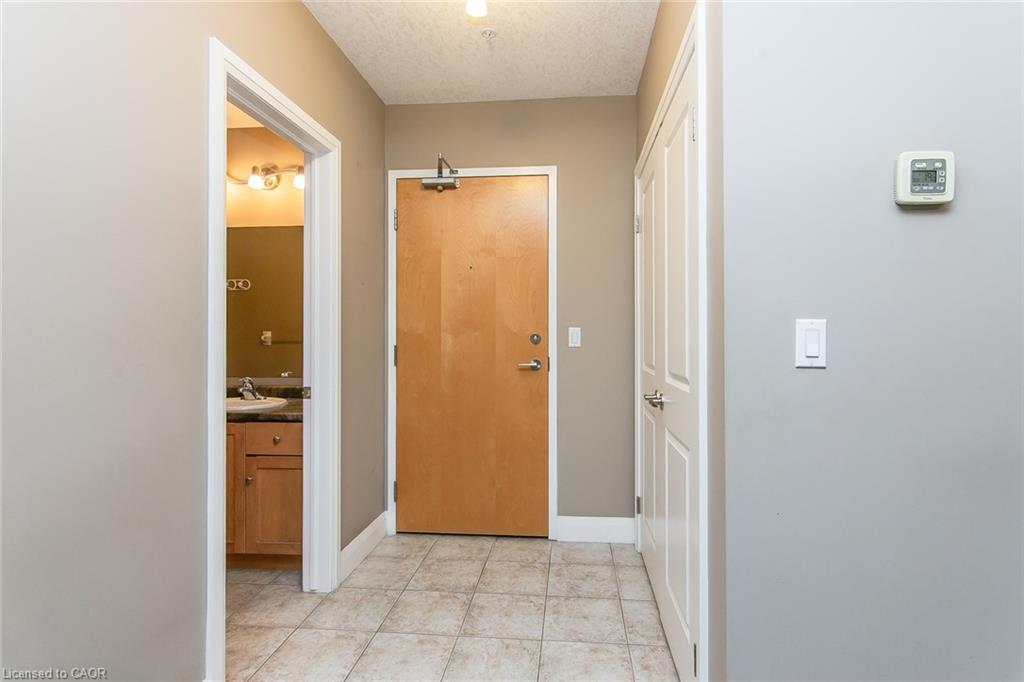 211-165 Duke Street E, Kitchener, ON - Indoor Photo Showing Other Room