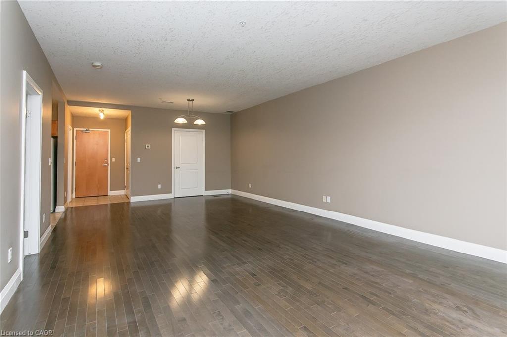 211-165 Duke Street E, Kitchener, ON - Indoor Photo Showing Other Room