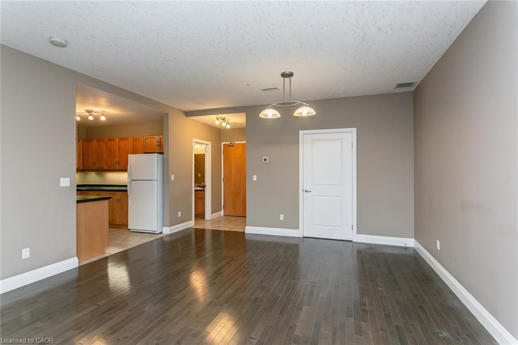 211-165 Duke Street E, Kitchener, ON - Indoor