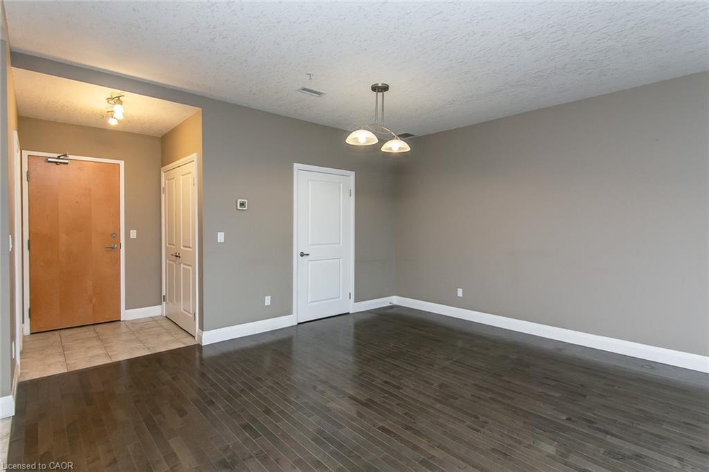 211-165 Duke Street E, Kitchener, ON - Indoor Photo Showing Other Room