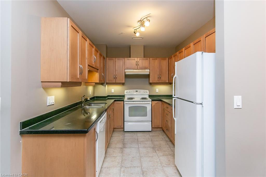 211-165 Duke Street E, Kitchener, ON - Indoor Photo Showing Kitchen