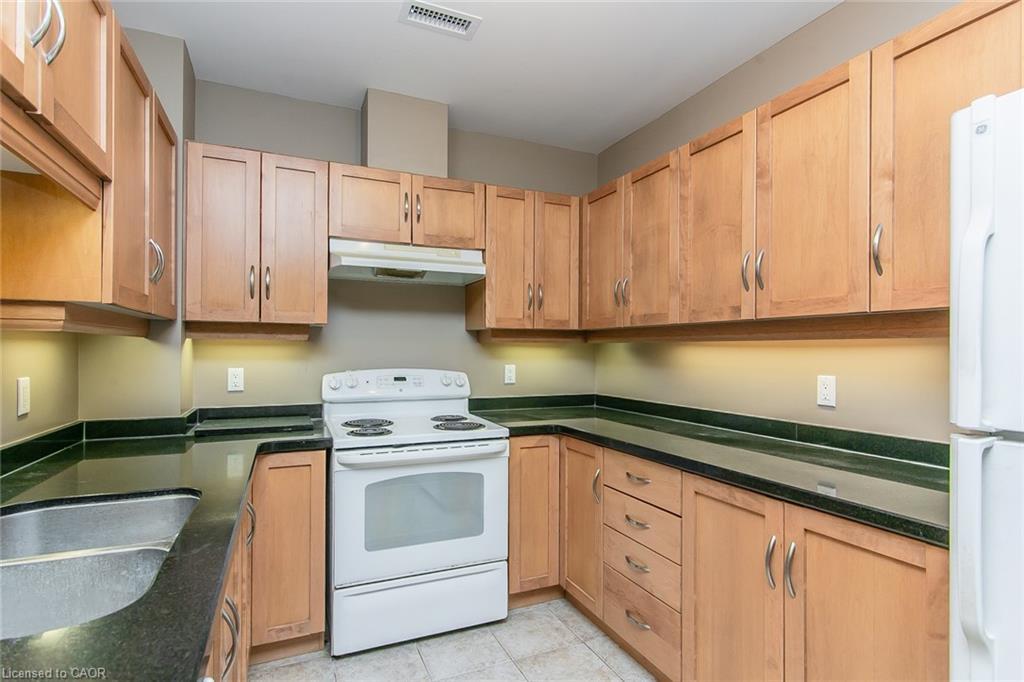 211-165 Duke Street E, Kitchener, ON - Indoor Photo Showing Kitchen