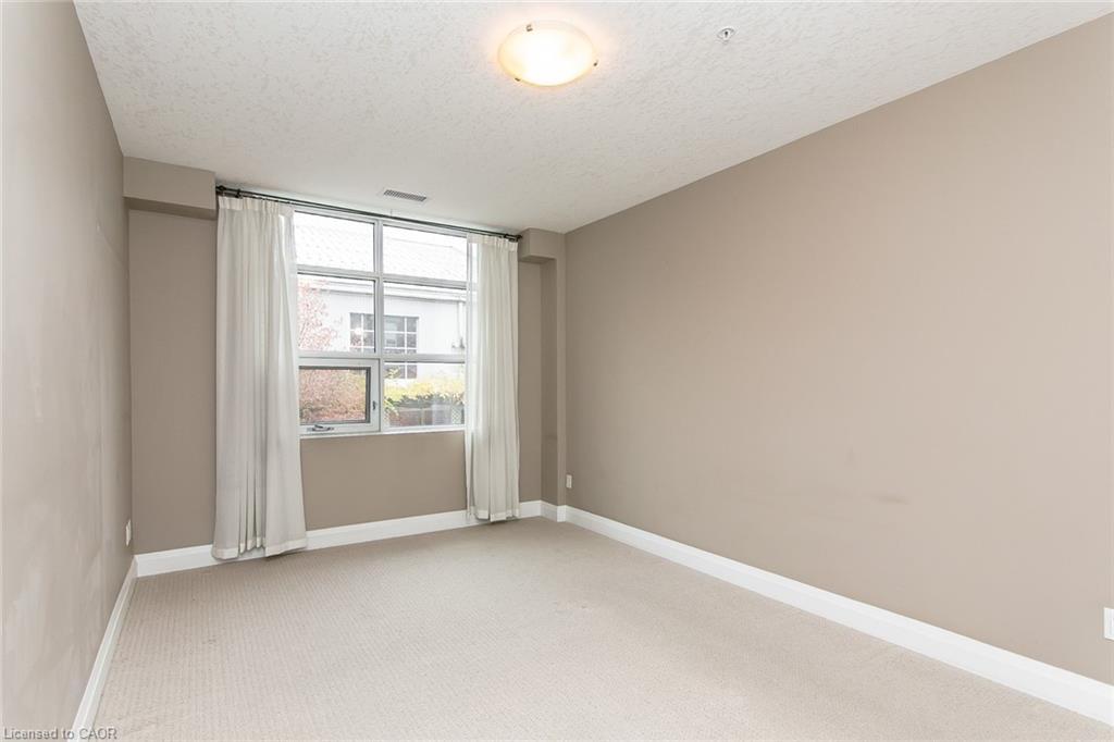 211-165 Duke Street E, Kitchener, ON - Indoor Photo Showing Other Room