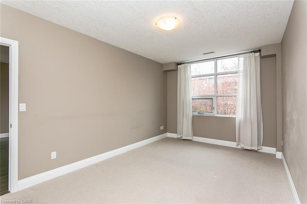 211-165 Duke Street E, Kitchener, ON - Indoor Photo Showing Other Room