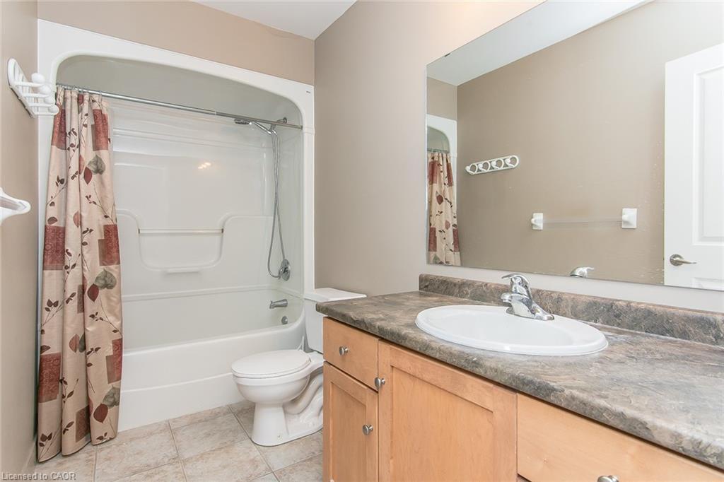 211-165 Duke Street E, Kitchener, ON - Indoor Photo Showing Bathroom