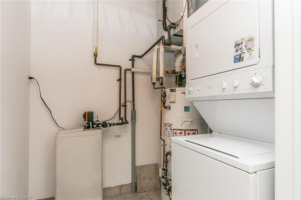 211-165 Duke Street E, Kitchener, ON - Indoor Photo Showing Laundry Room