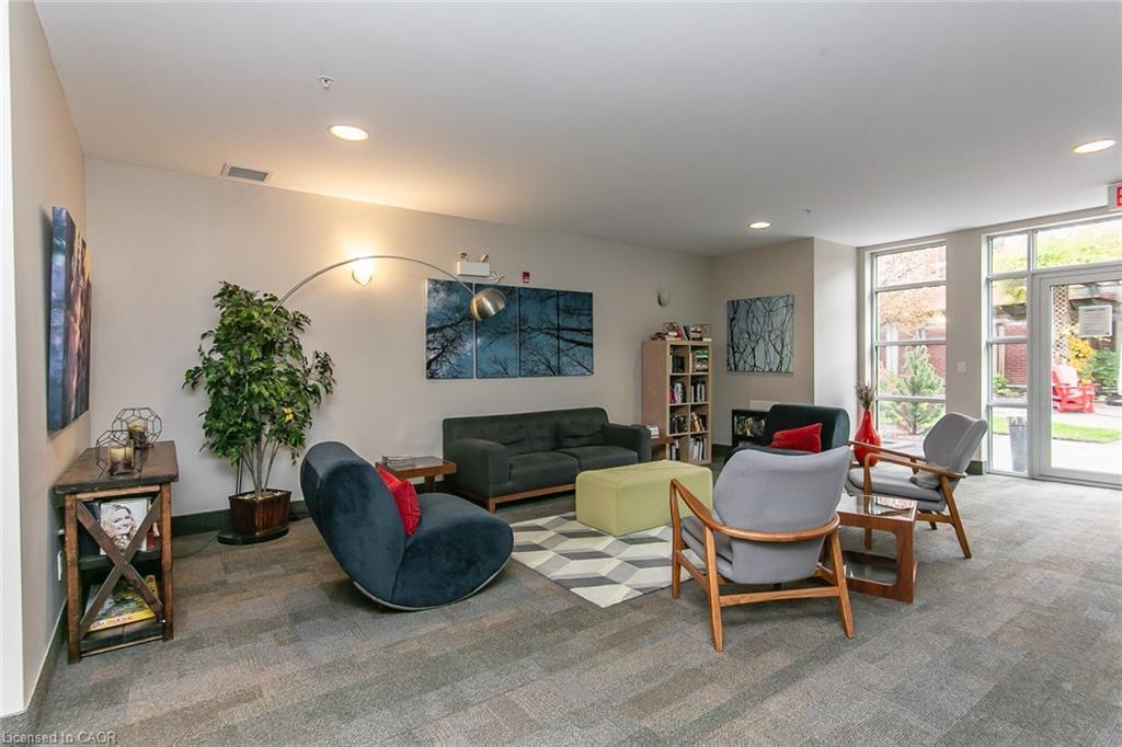 211-165 Duke Street E, Kitchener, ON - Indoor