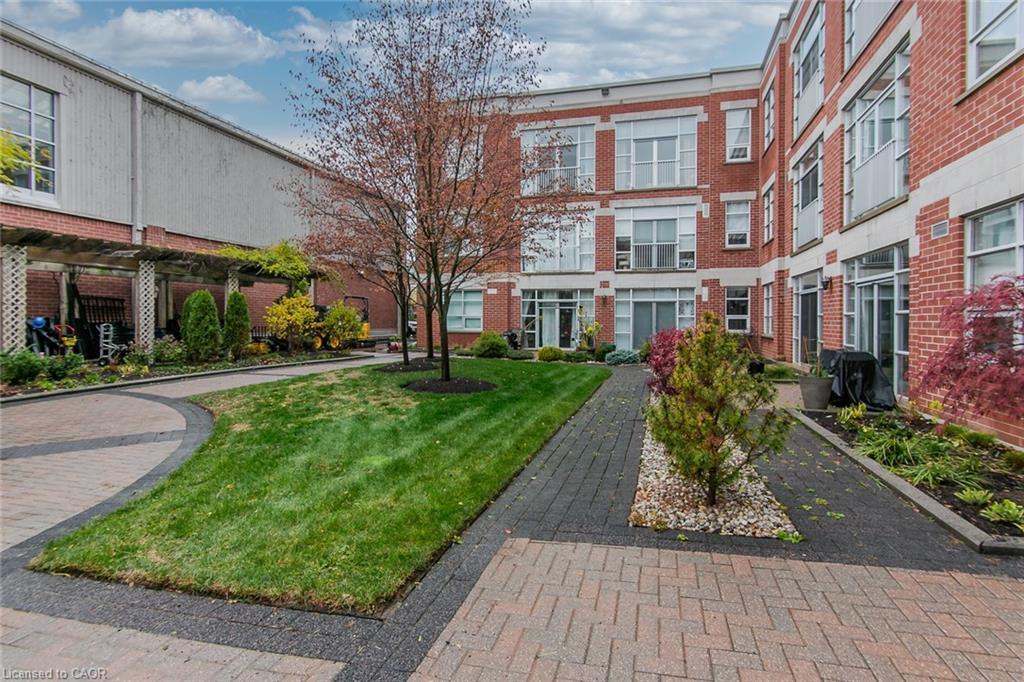 211-165 Duke Street E, Kitchener, ON - Outdoor
