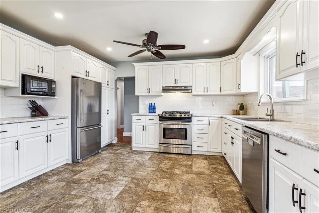 5117 Canborough Road, Wellandport, ON - Indoor Photo Showing Kitchen With Upgraded Kitchen