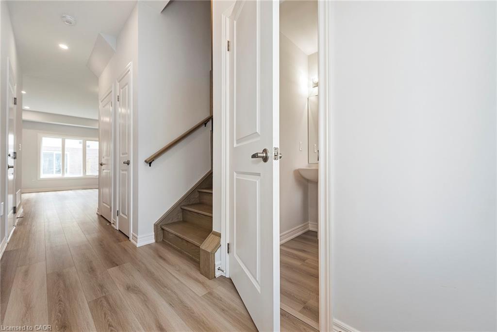 28-205 Thames Way, Hamilton, ON - Indoor Photo Showing Other Room