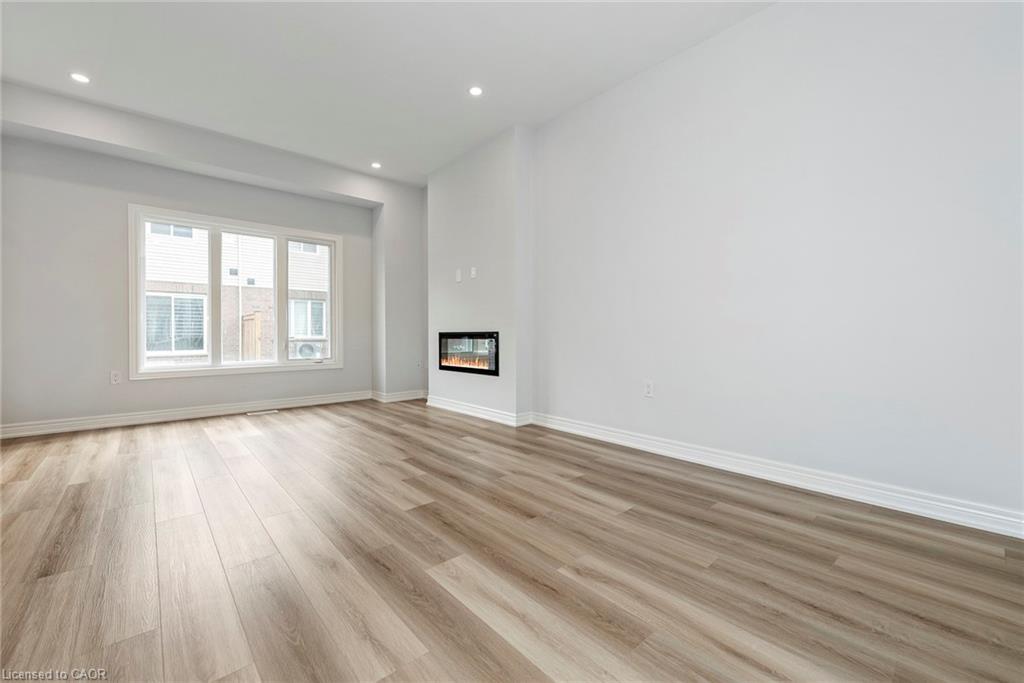 28-205 Thames Way, Hamilton, ON - Indoor Photo Showing Other Room