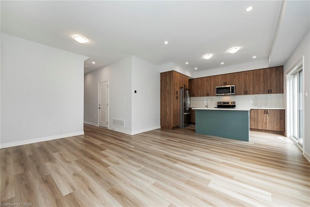 28-205 Thames Way, Hamilton, ON - Indoor Photo Showing Kitchen