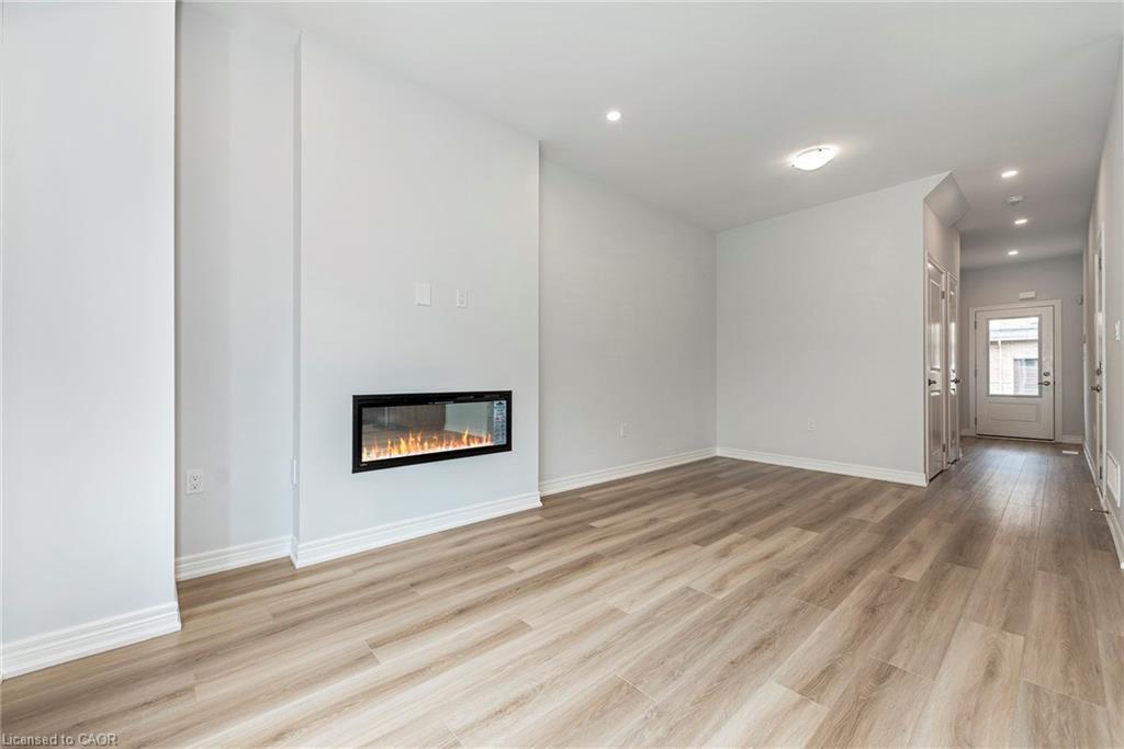 28-205 Thames Way, Hamilton, ON - Indoor With Fireplace