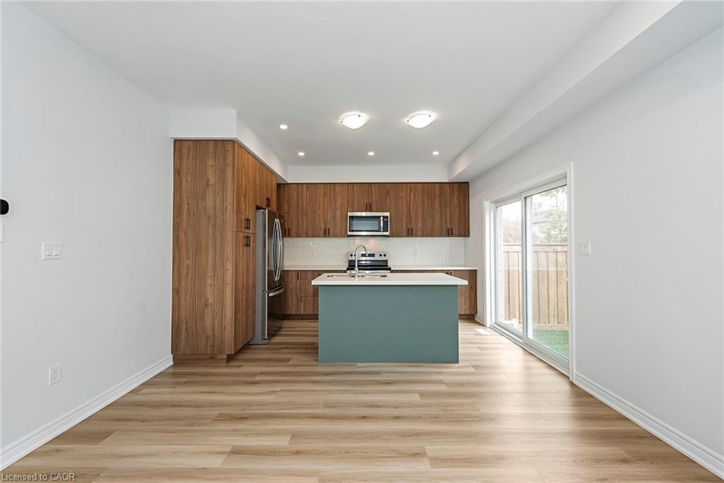 28-205 Thames Way, Hamilton, ON - Indoor Photo Showing Kitchen