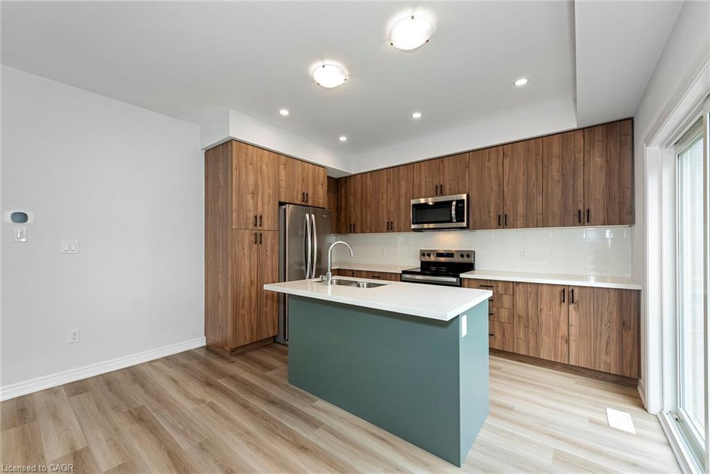28-205 Thames Way, Hamilton, ON - Indoor Photo Showing Kitchen With Stainless Steel Kitchen