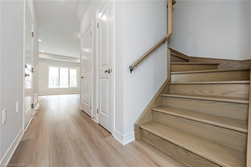 28-205 Thames Way, Hamilton, ON - Indoor Photo Showing Other Room