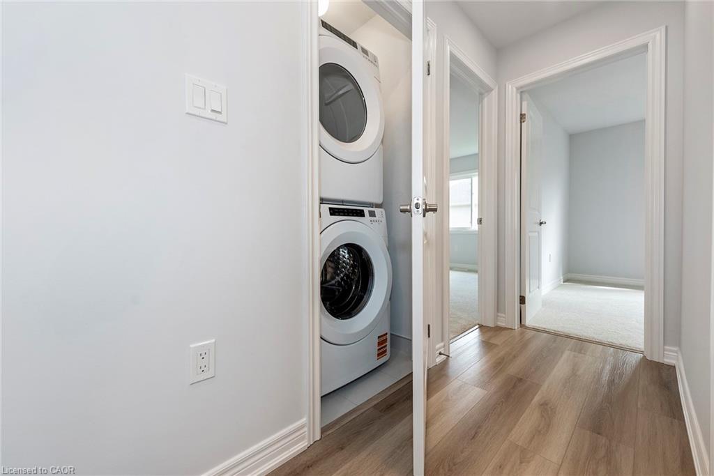 28-205 Thames Way, Hamilton, ON - Indoor Photo Showing Laundry Room