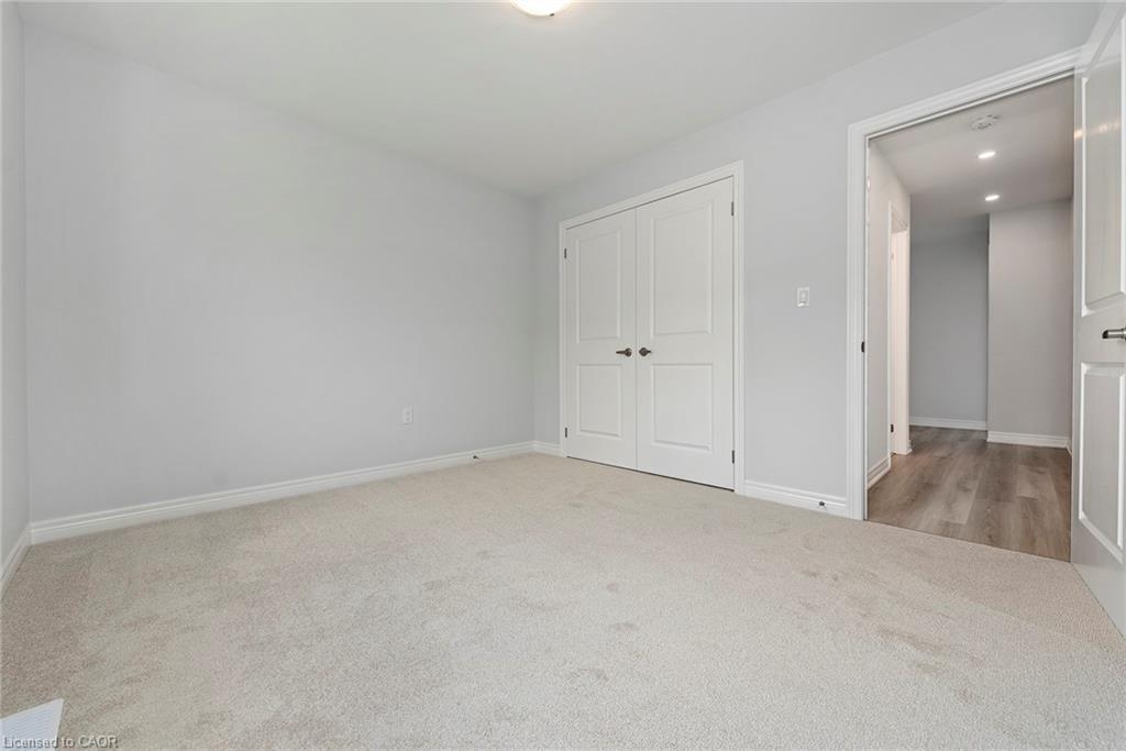 28-205 Thames Way, Hamilton, ON - Indoor Photo Showing Other Room