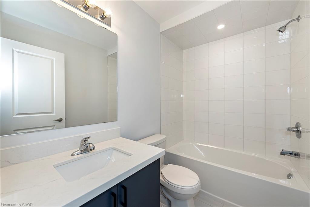 28-205 Thames Way, Hamilton, ON - Indoor Photo Showing Bathroom