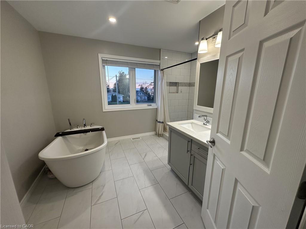 25555 Maple Beach Road, Brock, ON - Indoor Photo Showing Bathroom