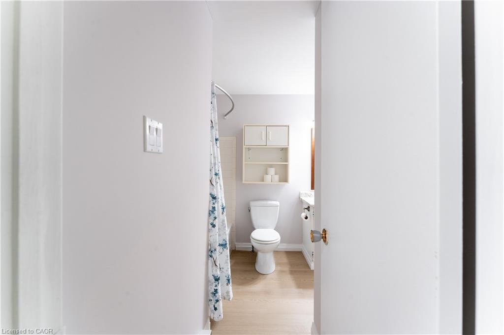 165-2050 Upper Middle Road, Burlington, ON - Indoor Photo Showing Bathroom