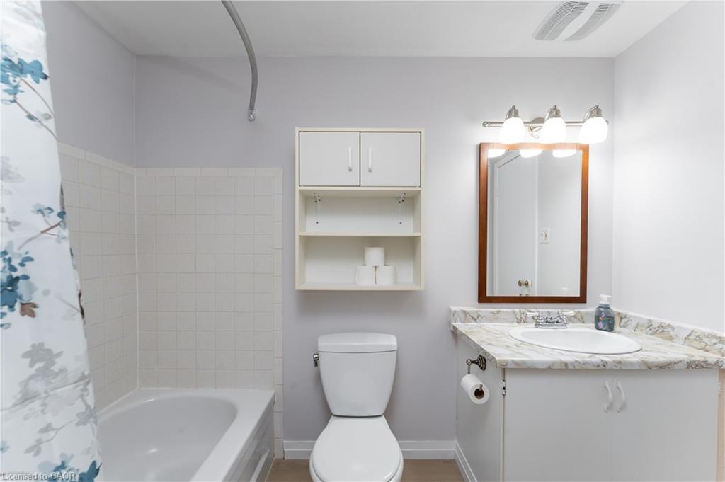 165-2050 Upper Middle Road, Burlington, ON - Indoor Photo Showing Bathroom