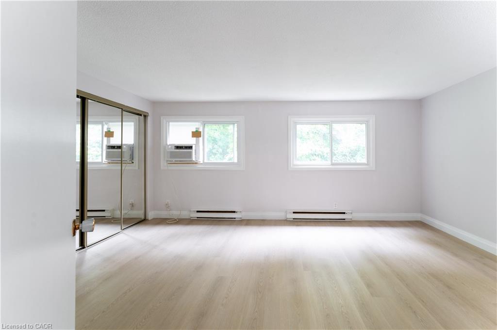 165-2050 Upper Middle Road, Burlington, ON - Indoor Photo Showing Other Room