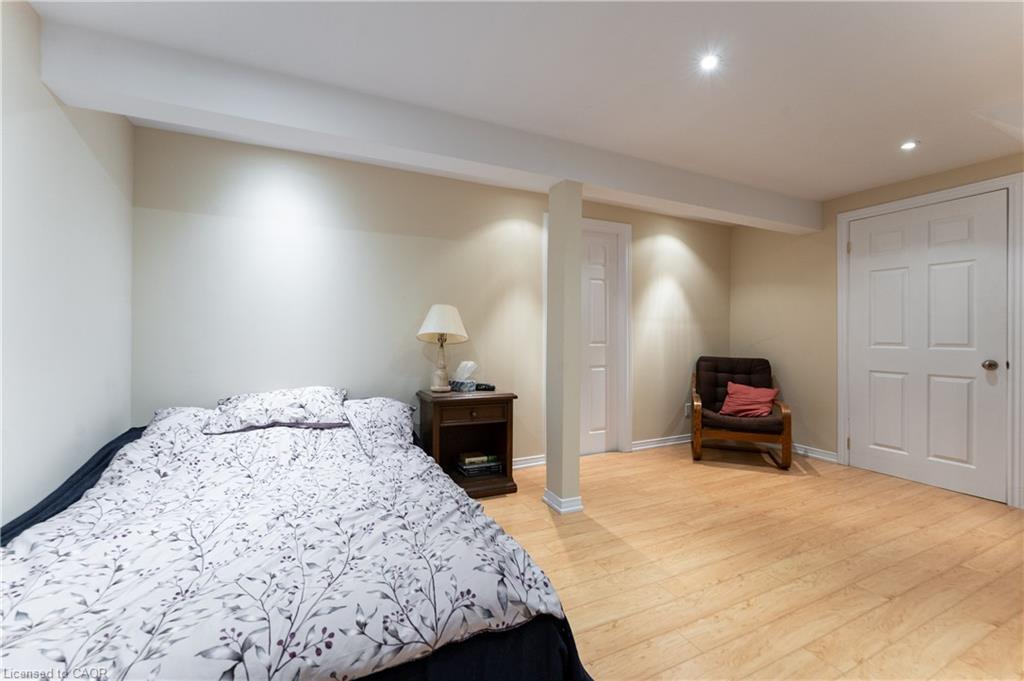 165-2050 Upper Middle Road, Burlington, ON - Indoor Photo Showing Bedroom